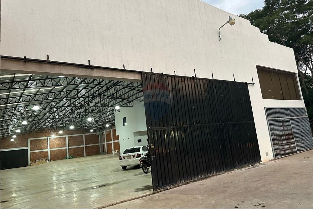 Espectacular Deposito a Estrenar en Mariano Roque Alonso — foto 2
