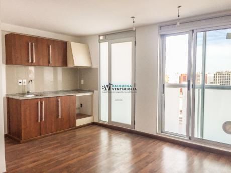 Apartamento De 2 Dormitorios Y 2 Baños En Alquiler – Pocitos Nuevo