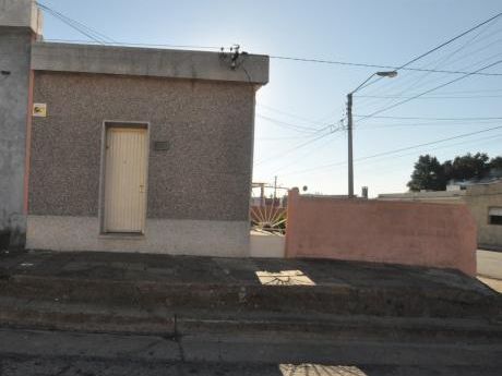 Casa 3 Dormitorios Buena Ubicación En Minas