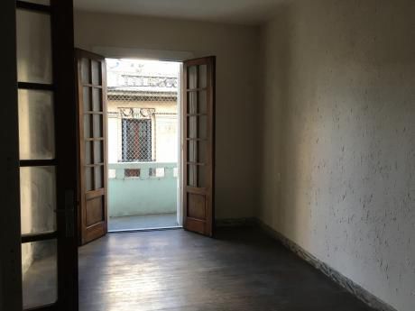 Céntrico Apartamento Ideal Para Oficinas.