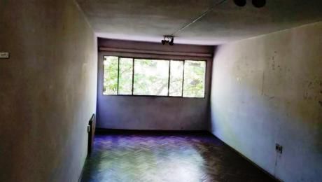 Alquiler De Apartamento 2 Dormitorios, 2 Baños En Centro, Montevideo