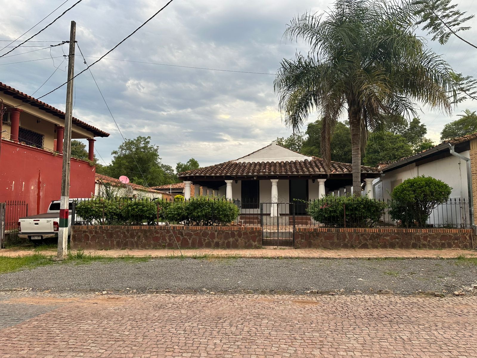 ALQUILO CASONA COLONIAL EN AREGUA — foto 2