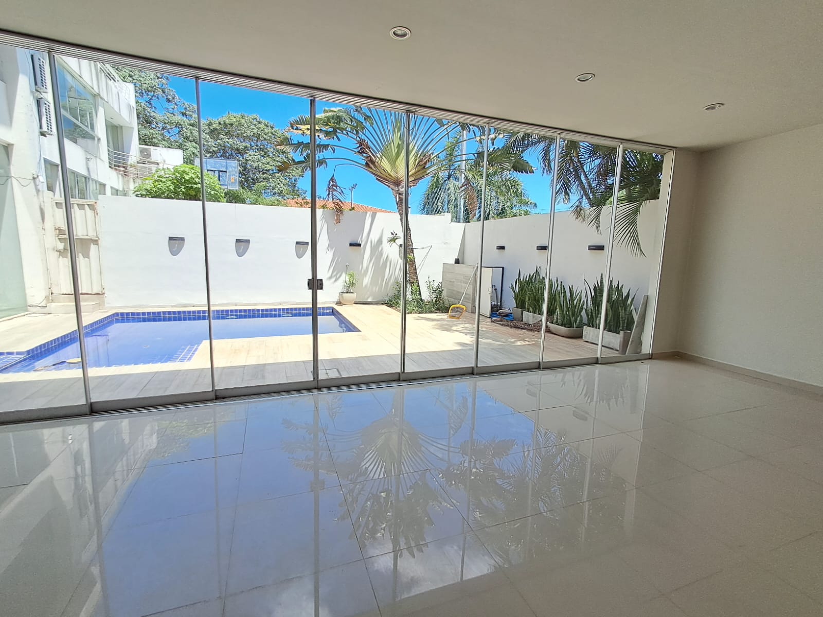 Alquilo hermosa y amplia Residencia en Mburucuya — foto 2