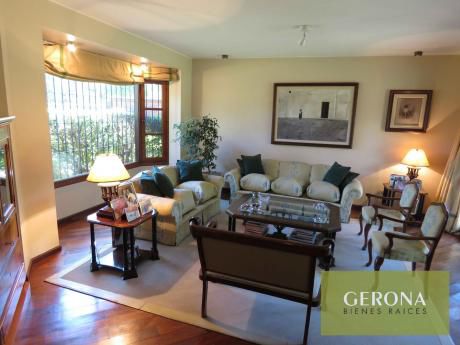 Elegante Y Funcional. Casa De 400 Mts En Carrasco