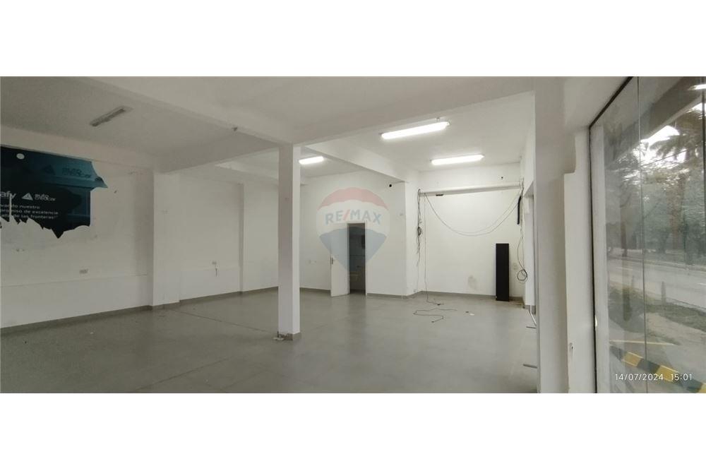 ALQUILO LOCAL COMERCIAL EN FERNANDO DE LA MORA SOBRE MARISCAL LOPEZ — foto 3