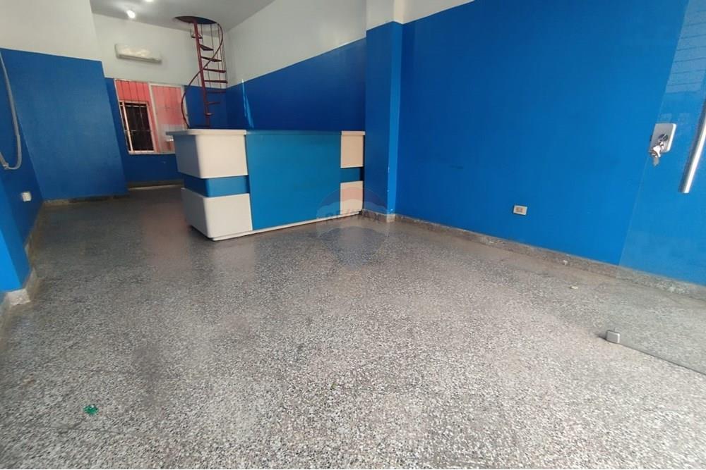 Alquiler salón comercial sobre Av. Ebio Ayala — foto 2