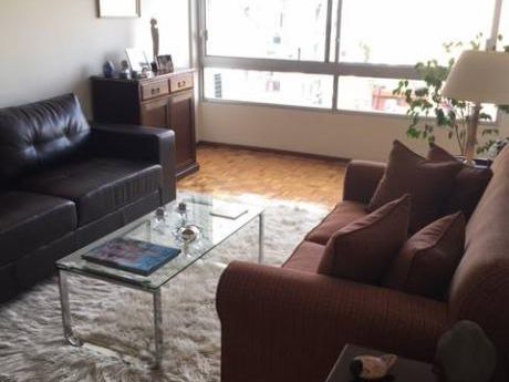 Apartamento Impecable 2 Dorm Y Servicio En Pocitos Sobre Av. Brasil