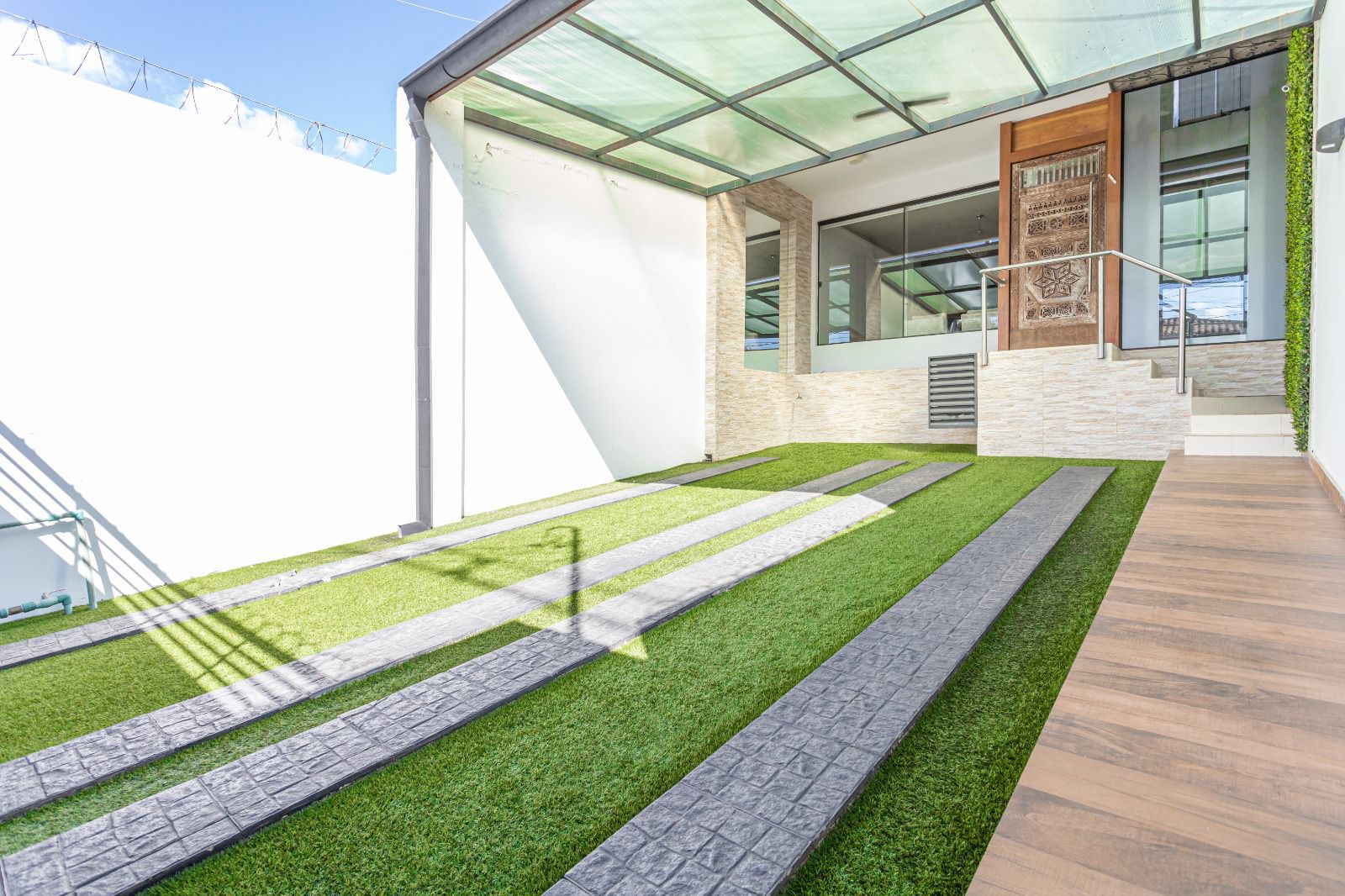 En Venta Hermosa Casa Pareada con Ascensor- Barrio Herrera — foto 2