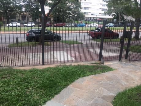 Casa De 4 Dormitorios En Padrón único Sobre Avda. Centenario