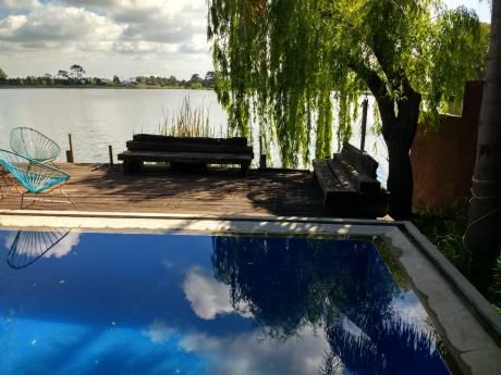 Casa De 4 Dormitorios + Servicio, Con Fondo Al Lago