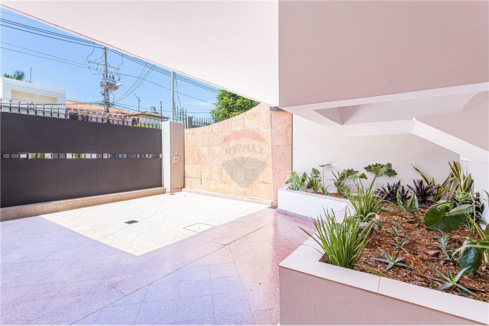 Amplia y cómoda residencia en Las Lomas. — foto 3