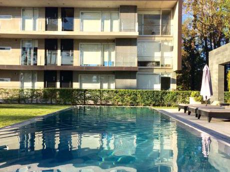 Venta Apartamento 1 Dormitorio, Equipado Y Con Garaje En Punta Del Este