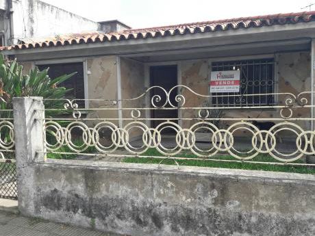 Casa 3 Dormitorios Más Apto, Ggge, Galpón Con Fosa, Jardin Y Gran Fondo.