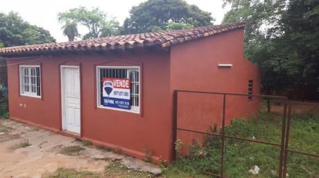 Casa Con Terreno De 505 M2, Barrio Primavera, Luque