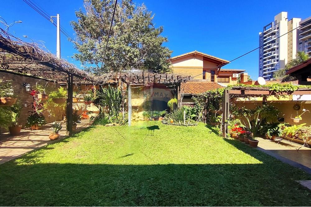Vendo Amplia Casa en Esquina en Asunción, Mburucuya — foto 2