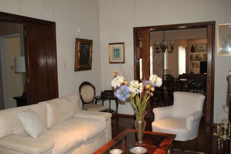 Casa Grande En Corazón De Pocitos, Vivienda O Empresa
