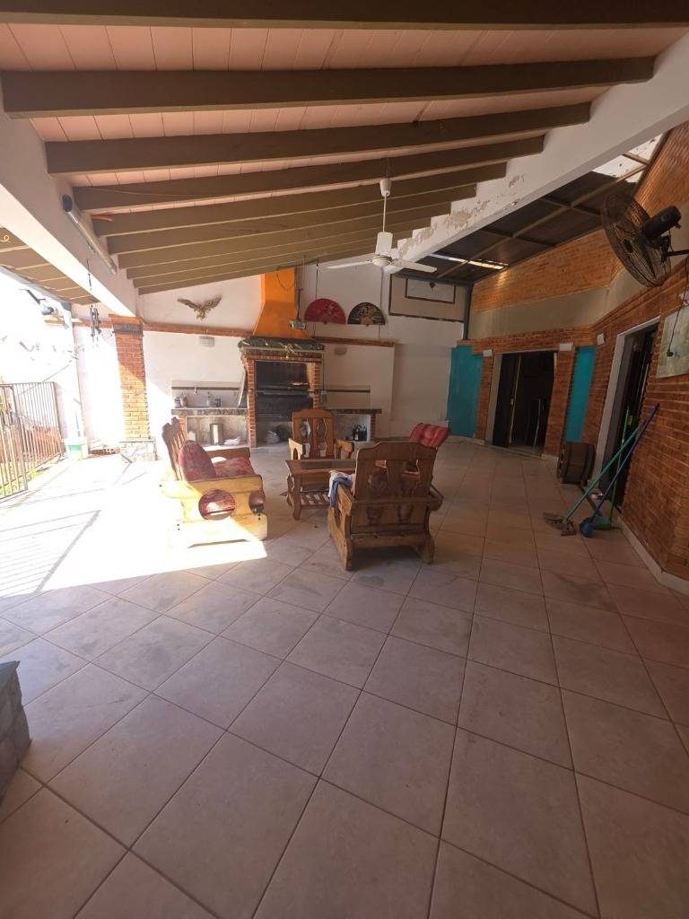 EN VENTA - PROPIEDAD EN LAMBARÉ - BARRIO KENNEDY — foto 2