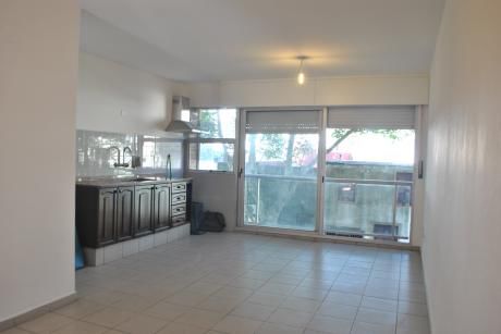 Apartamento A Metros De Rambla - Bajos Gastos Comunes!