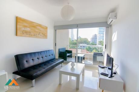 A Solo 300 Metros Playa Brava, Muchísimos Servicios, 2 Dormitorios