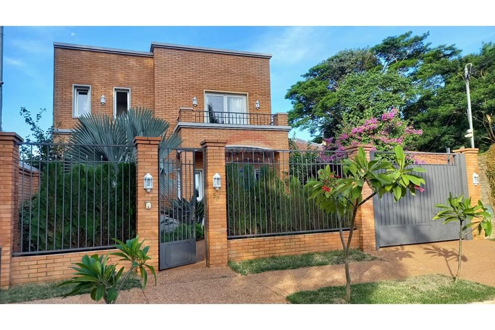 EN VENTA EXCLUSIVA CASA EN LAGUNA GRANDE, SAN LORENZO — foto 2