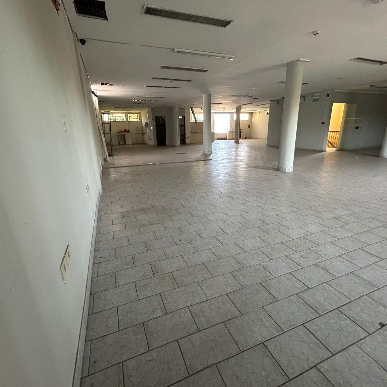 Edificio con Oficinas en ALQUILER a pasos de Importante Avenida — foto 3