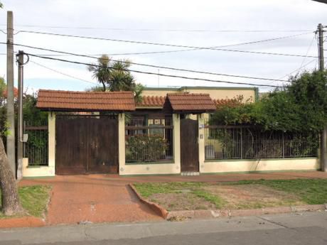 Casa En Padrón único Ubicada En El Corazón De Sayago.