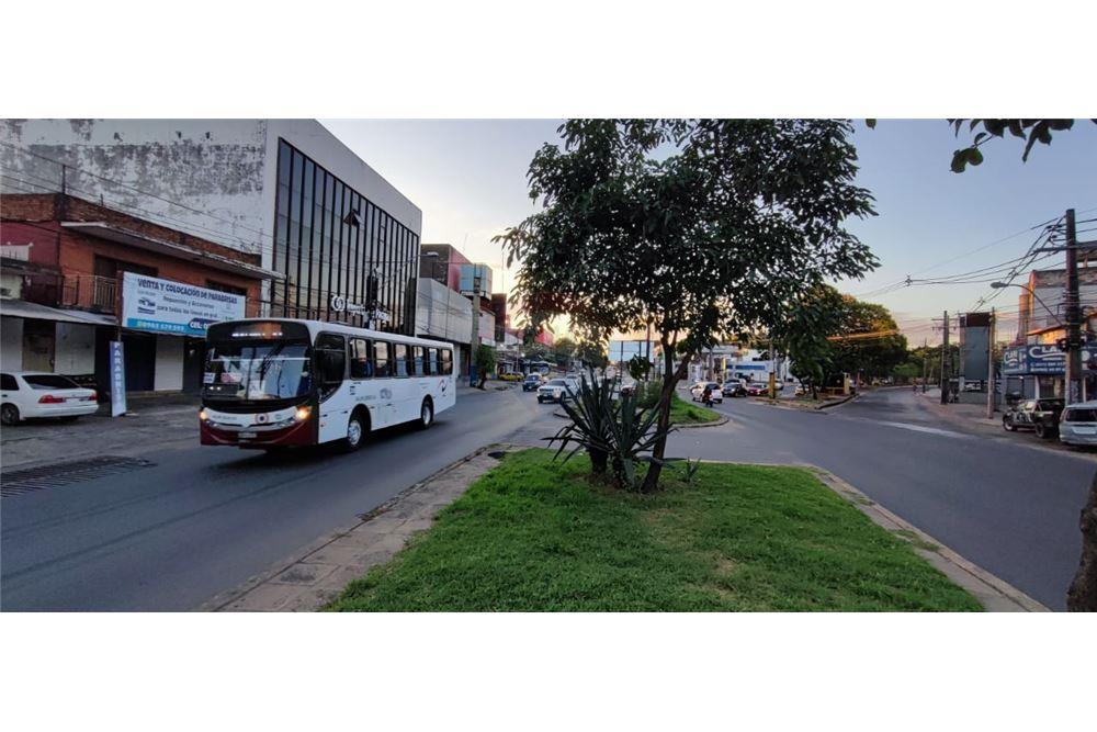VENDO AMPLIO SALON COMERCIAL S/ EUSEBIO AYALA — foto 3