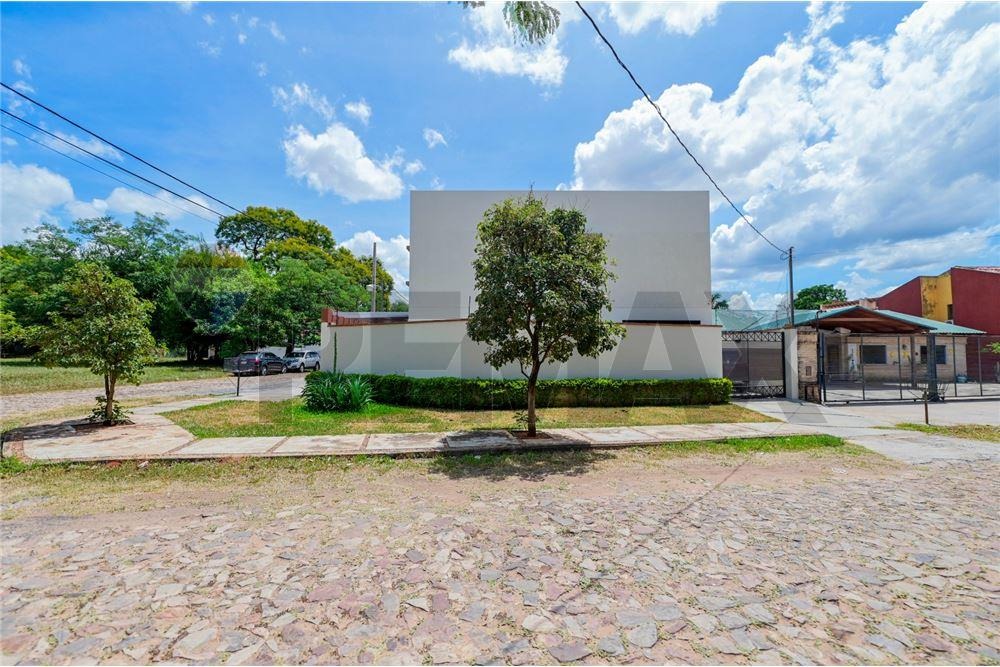 ALQUILO DUPLEX EN ESQUINA EN LOMA PYTA — foto 2