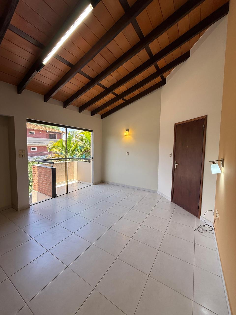 Casa en Alquiler – Barrio Mburicaó, Asunción — foto 2