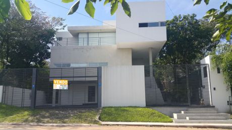 Hermosa Residencia Minimalista En Yacht Y Golf Club