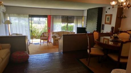 Muy Lindo Apartamento Con Patio Con Parrillero Propio Y Estufa A Leña - 3 Dorm.