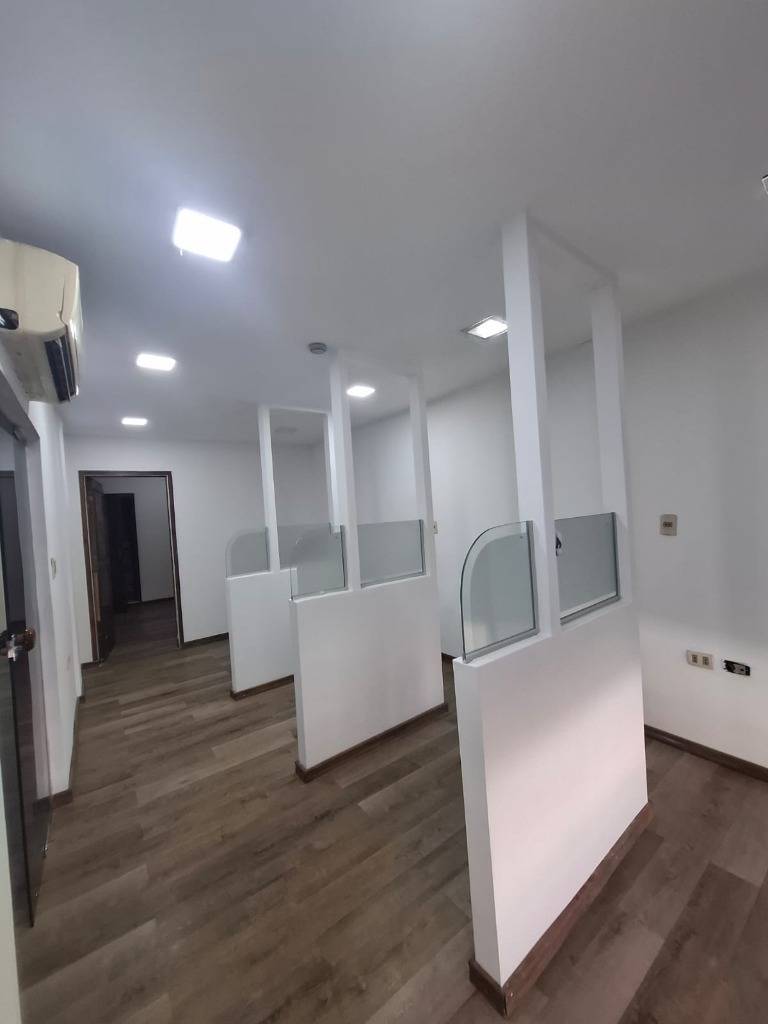Salón comercial de 2 plantas en pleno centro de San Lorenzo — foto 3