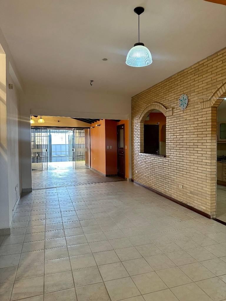 ALQUILO CASA EN LAS MERCEDES SOBRE VALOIS RIVAROLA — foto 3