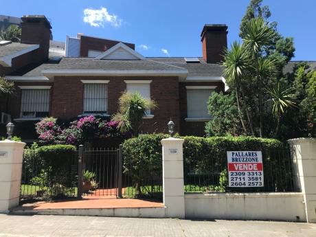 Jardines De Buschental. Hermosa Casa, Sobre Calle Irigoitia.