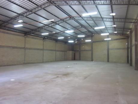 Se Alquila Deposito De 550 M2., En Mariano Roque Alonso
