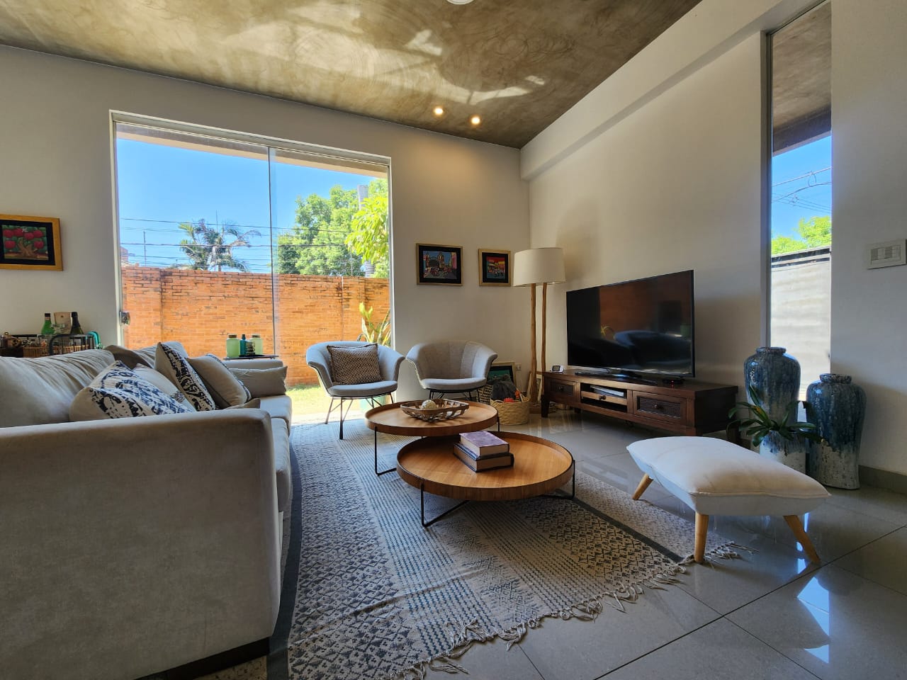 En Venta - Hermoso Duplex Zona Residencial, Cercano A Stma. Trinidad — foto 2