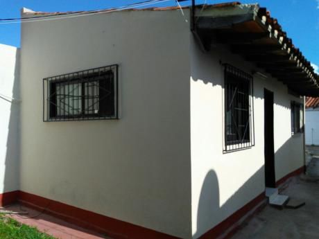 Alquilo Monoambiente En Barrio Santa Maria