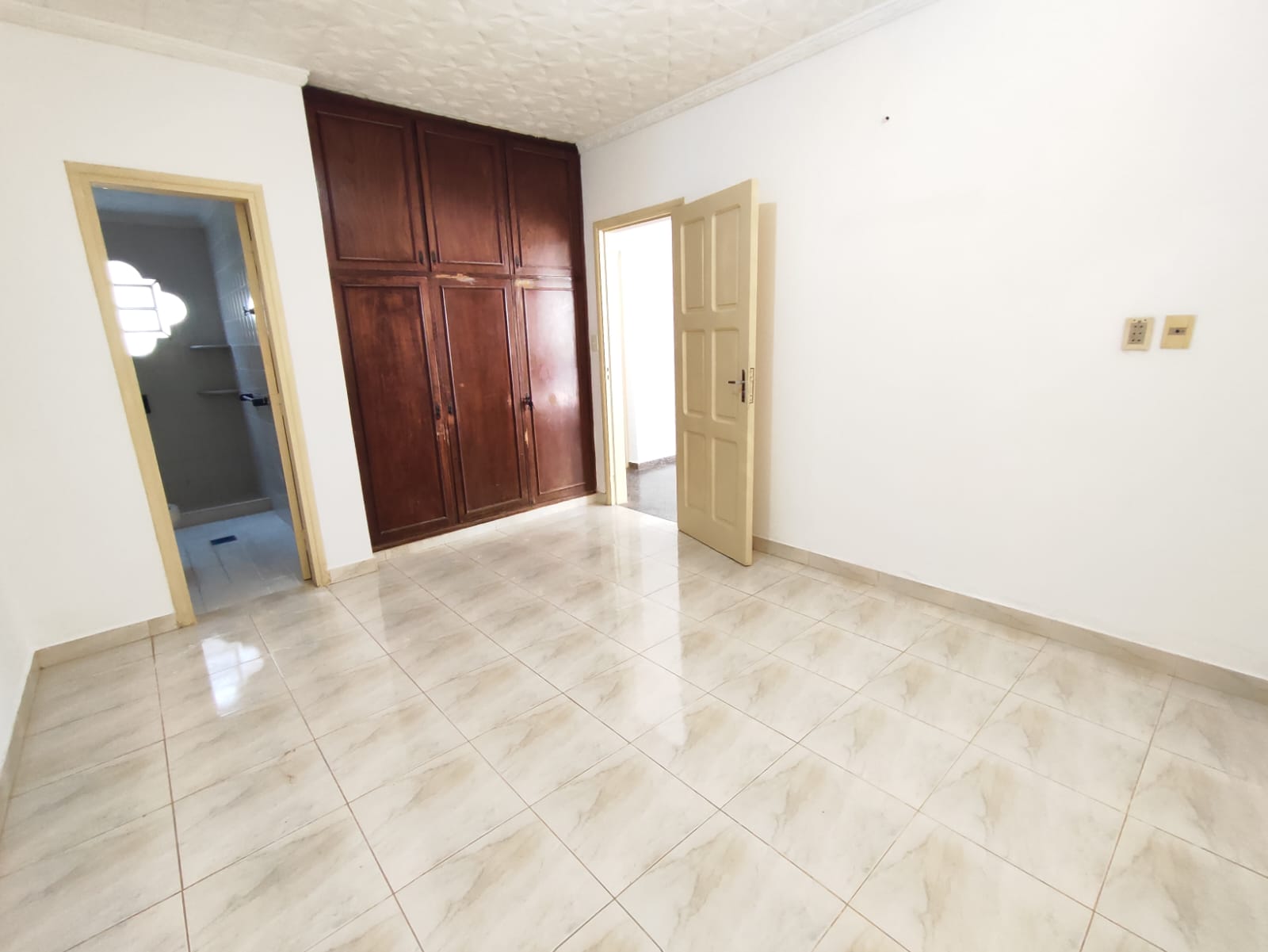ALQUILO AMPLIA RESIDENCIA PARA OFICINA — foto 2