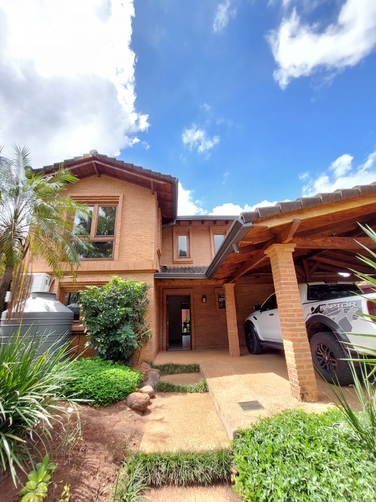 Barrio Cerrado Las Piedras Luque En Venta Hermosa Residencia. — foto 3