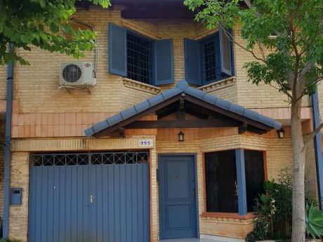 Vendo V-080 Duplex - Barrio Mburucuya.