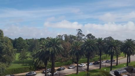Casi Golf, Piso Alto, Vista Despejada!!