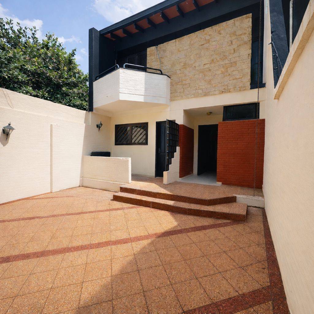 VENDO 2 DUPLEX JUNTOS EN LA MEJOR ZONA DE MBURUCUYA — foto 3