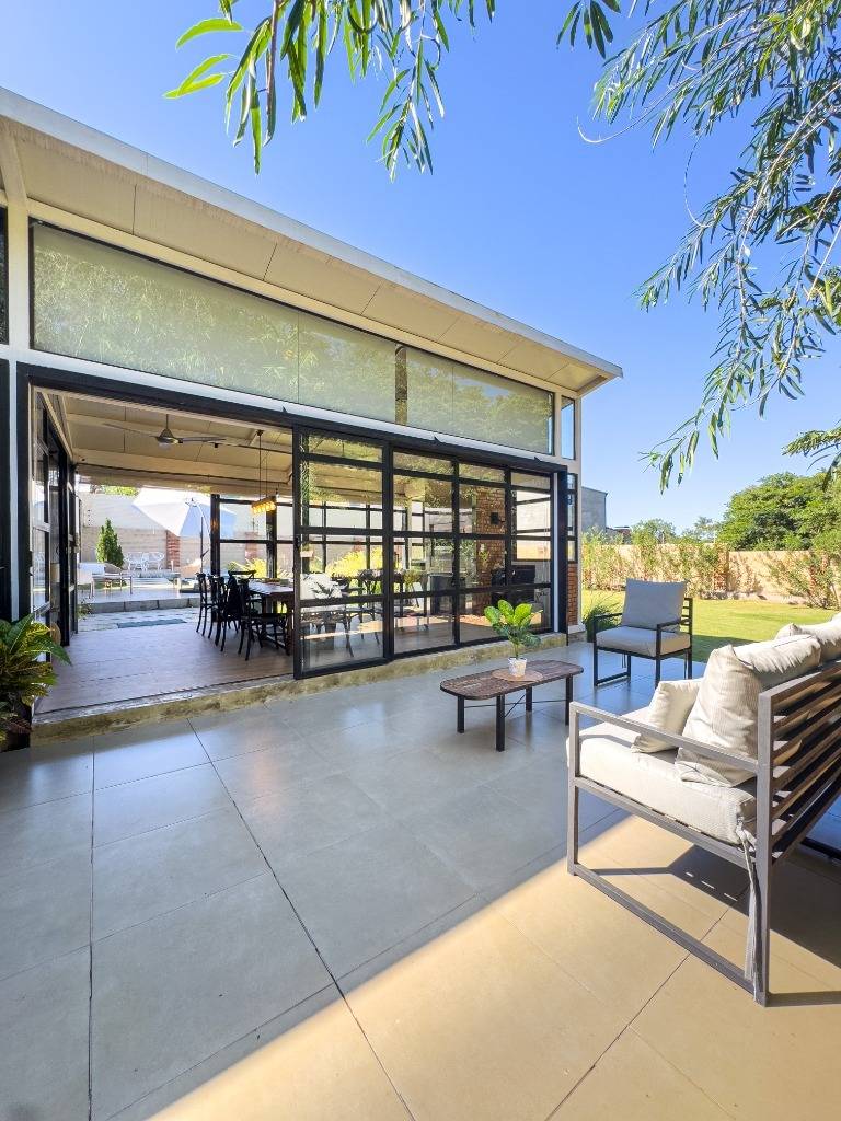 Casa Moderna y Equipada en Venta - San Bernardino, Zona Pirayu'i — foto 2