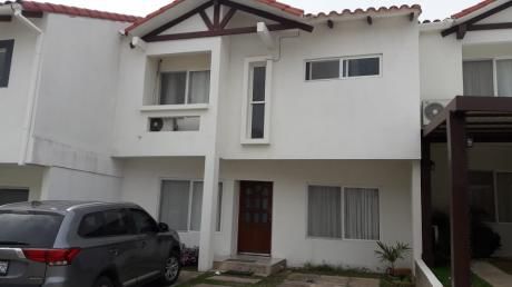 Casa En Alquiler De 3 Dormitorios