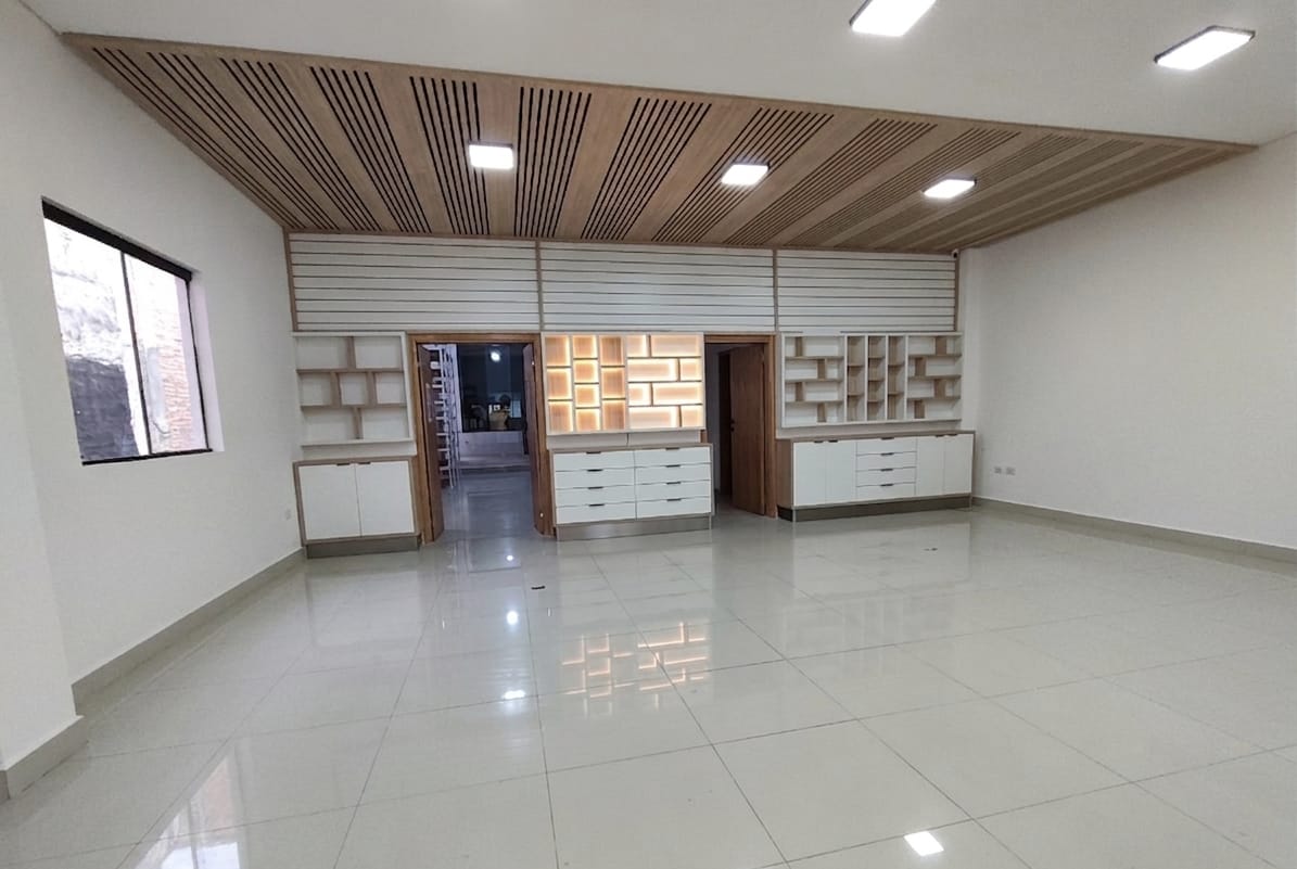 ALQUILO SALÓN COMERCIAL PREMIUM SOBRE LA AVENIDA ARTIGAS — foto 2