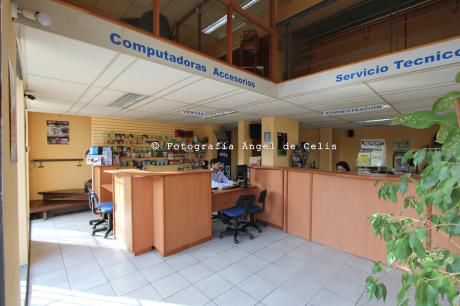 Amplio Local Comercial Independiente Sobre Avda. Rivera