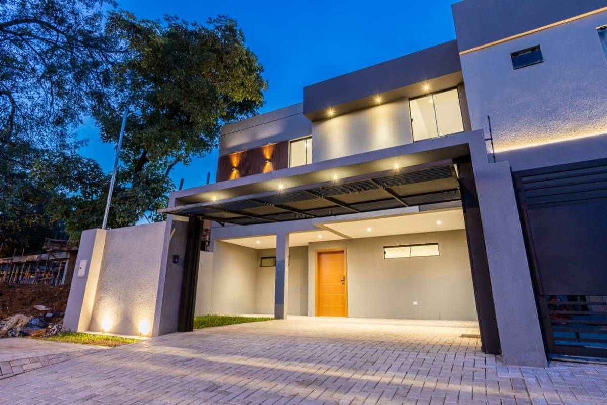 DUPLEX EN JARDIN DE ORO LUQUE ZONA PLAZA MADERO — foto 3