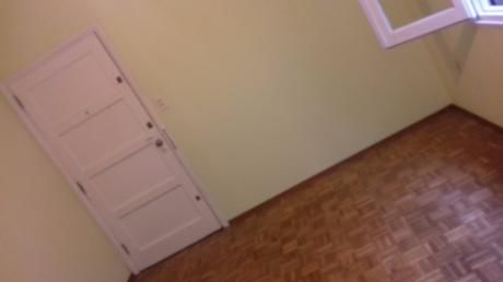 Apto En Ciudad Vieja, Ideal Para Vivienda U Oficina, 2 Dorm.