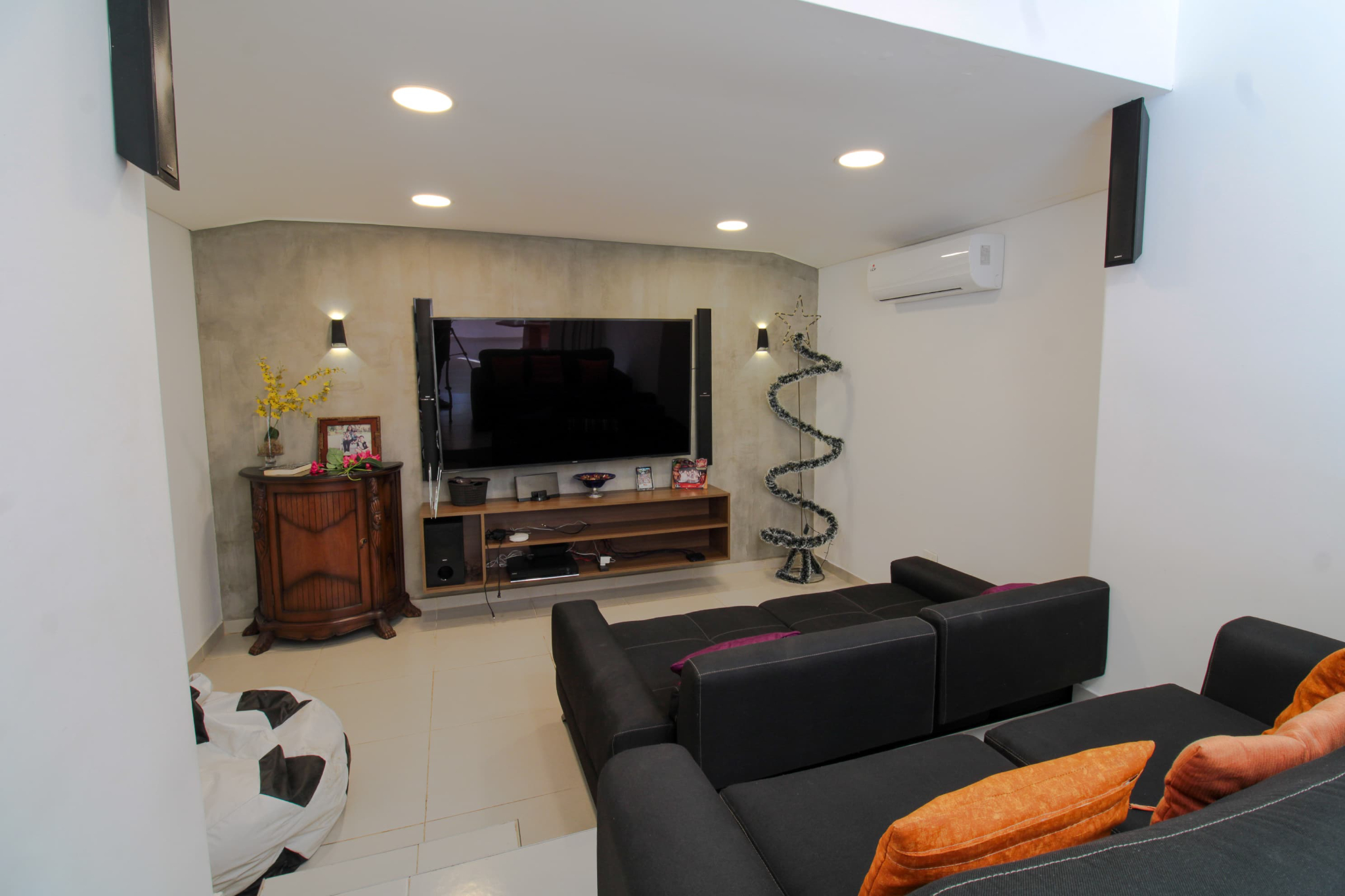 En Alquiler – Amplia Residencia En Barrio Vista Alegre — foto 2