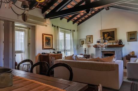 En Venta Casa De 3 Dormitorios En Carrasco Sur.
